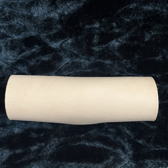 Jon Hart leather luggage handle cover - Picture 3 of 4